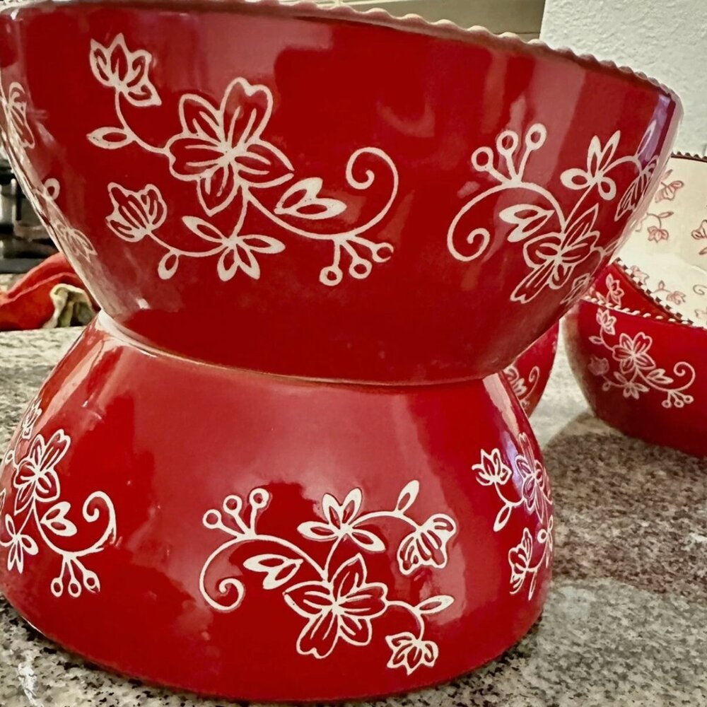 Temptations by Tara Red White Floral Lace 2 Bowls Serve Ware Dishes 6.5”